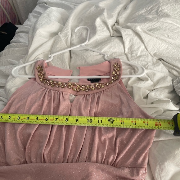 Formal dress - Picture 4 of 7